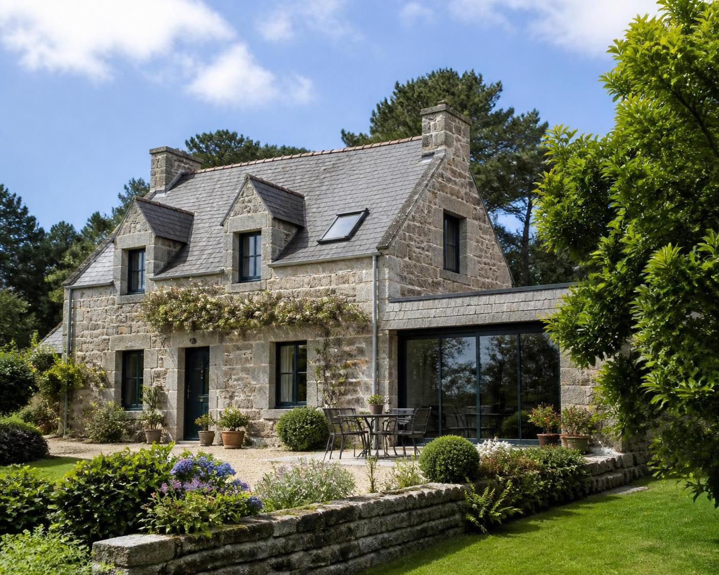 découvrez maison cloarec, un havre de charme en bretagne alliant savamment tradition et modernité pour un séjour authentique et confortable.