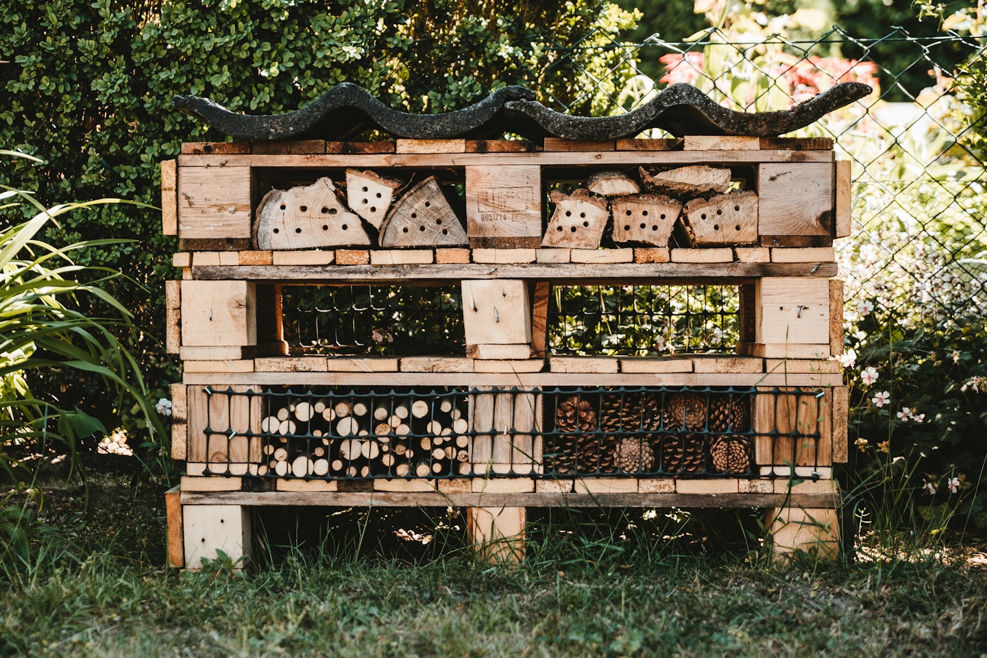 An insects hotel for different animals! It's built from pallets and different natural materials. #upcycling