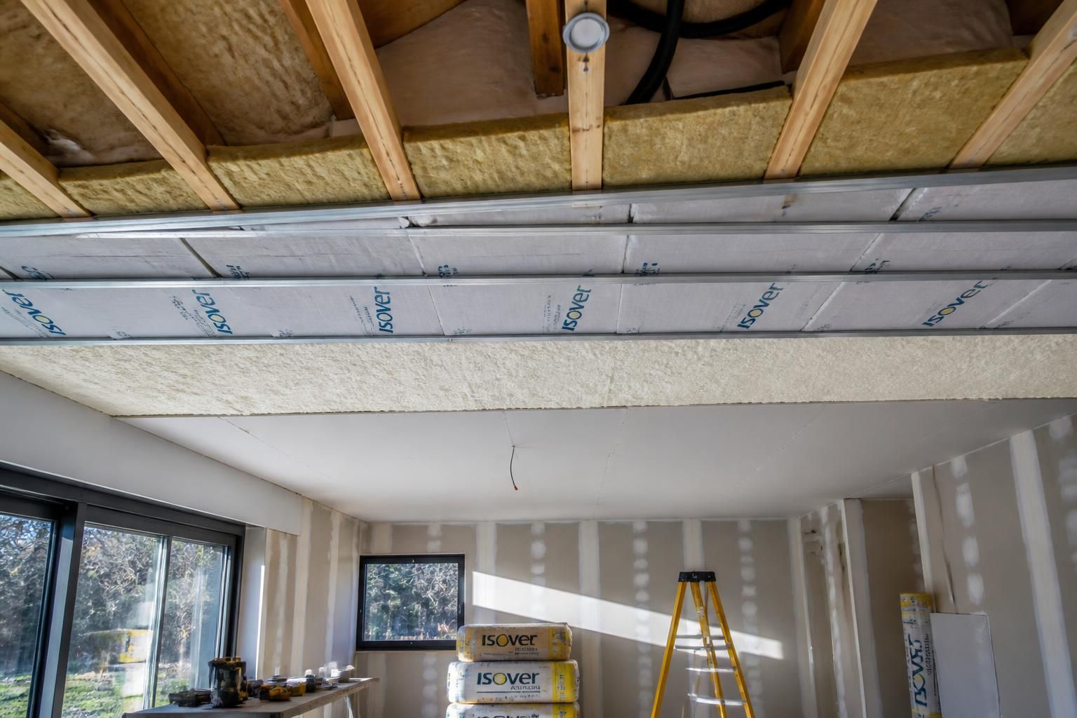 découvrez les meilleures solutions d'isolation pour votre plafond afin d'assurer une maison bien protégée contre le froid, la chaleur et les nuisances sonores. guide pratique et conseils experts.